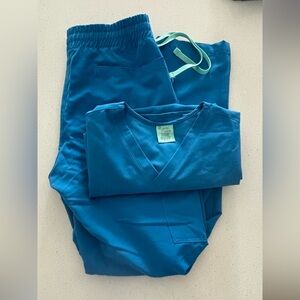 Women's scrubs